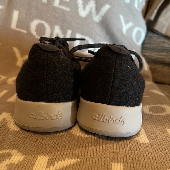 Women’s Wool Runner Allbirds in Dark Grey - Picture 4 of 8